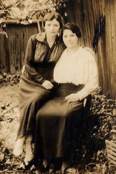 Aunt Anna and Mama Hinda